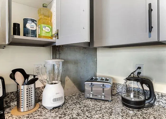 Apartment Centric 2br In Heart Of Dtphx Free Garage Parking *