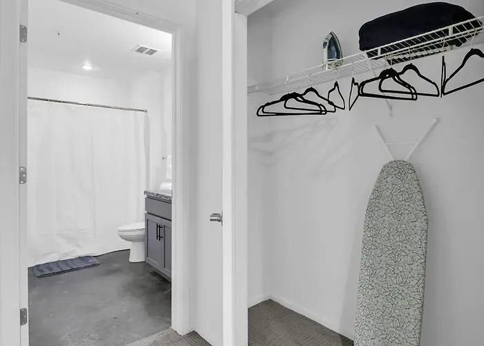 Centric 2br In Heart Of Dtphx Free Garage Parking Apartment