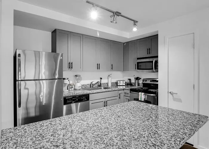 Centric 2br In Heart Of Dtphx Free Garage Parking * Phoenix