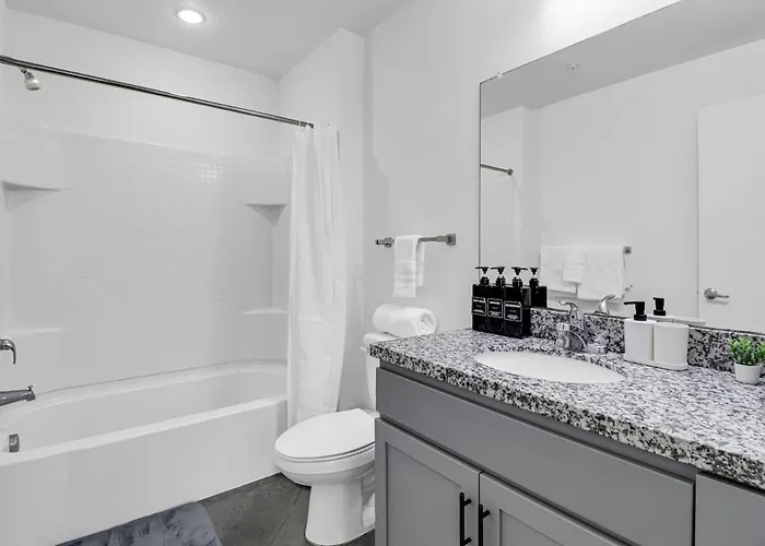 Centric 2br In Heart Of Dtphx Free Garage Parking Apartment Phoenix