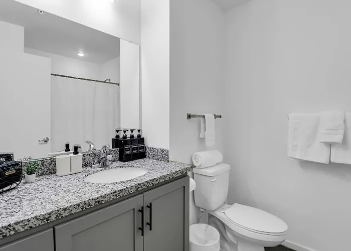Centric 2br In Heart Of Dtphx Free Garage Parking Apartment Phoenix
