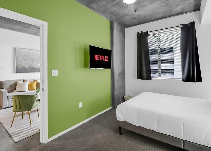 Centric 2br In Heart Of Dtphx Free Garage Parking