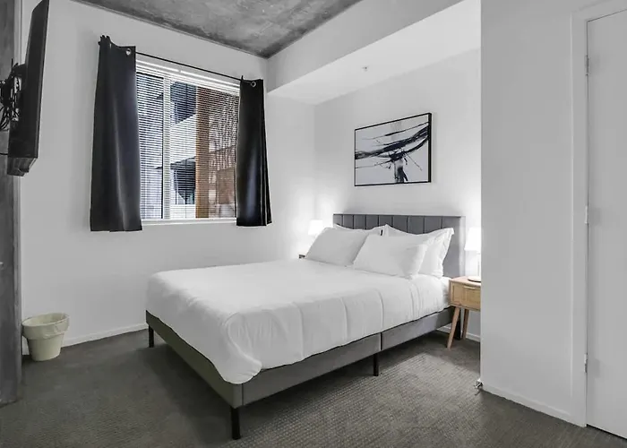 Centric 2br In Heart Of Dtphx Free Garage Parking Phoenix