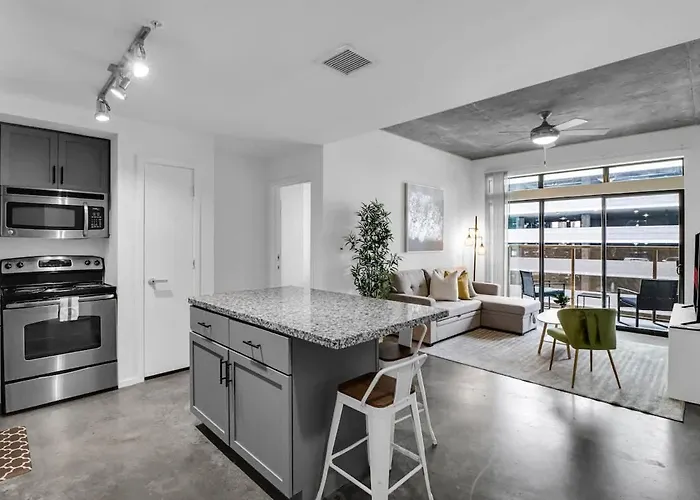 Apartment Centric 2br In Heart Of Dtphx Free Garage Parking *